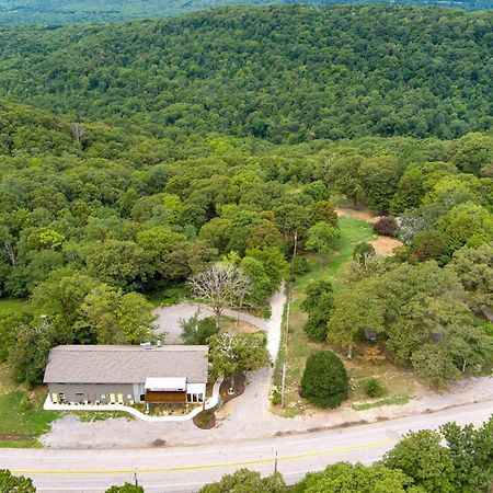 Отель Bigfoot Hideout Winslow Экстерьер фото