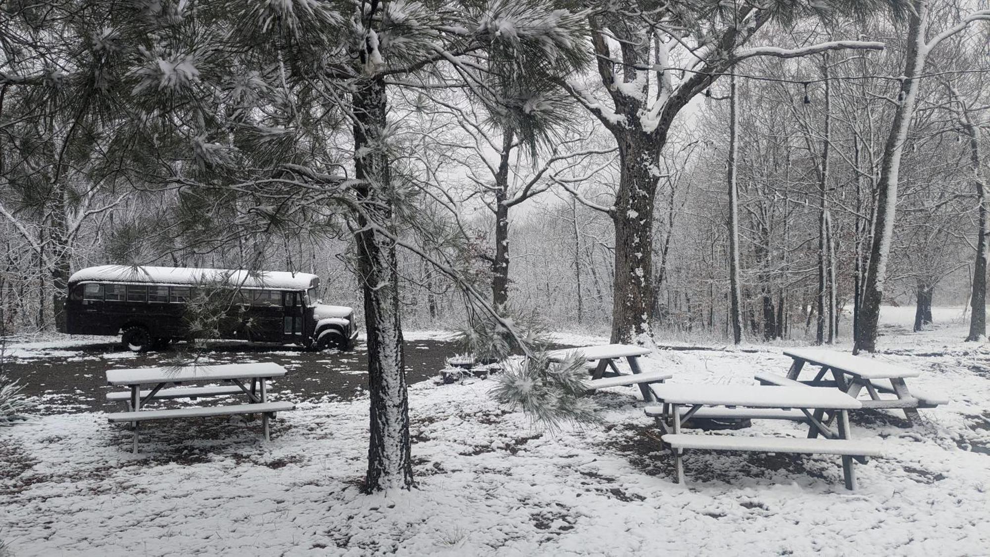 Отель Bigfoot Hideout Winslow Экстерьер фото