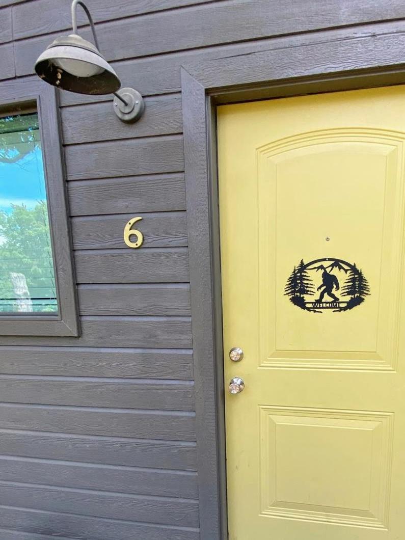 Отель Bigfoot Hideout Winslow Номер фото