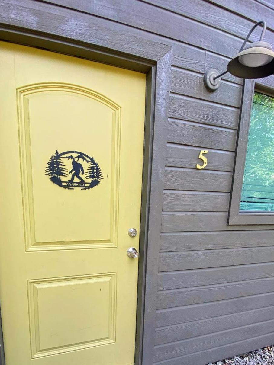 Отель Bigfoot Hideout Winslow Номер фото
