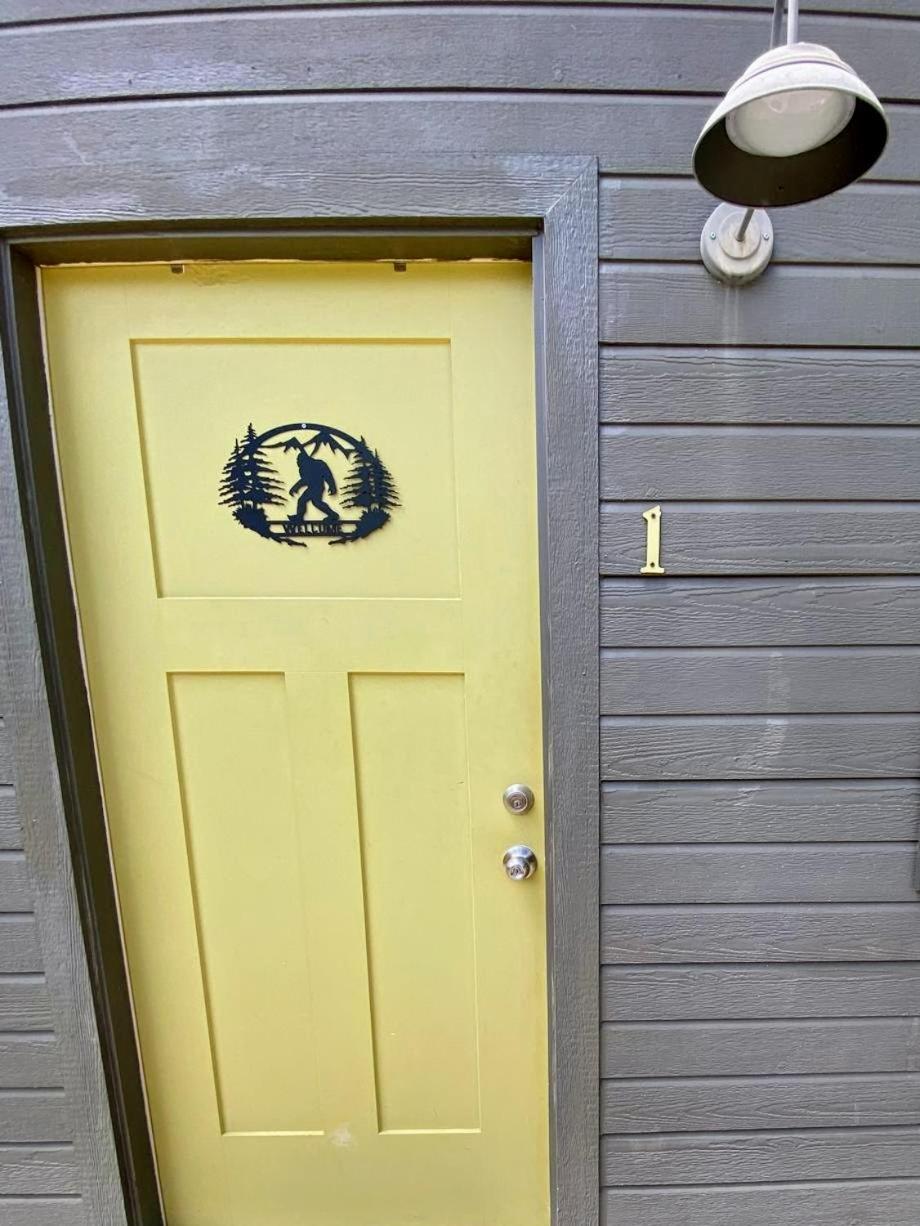 Отель Bigfoot Hideout Winslow Номер фото